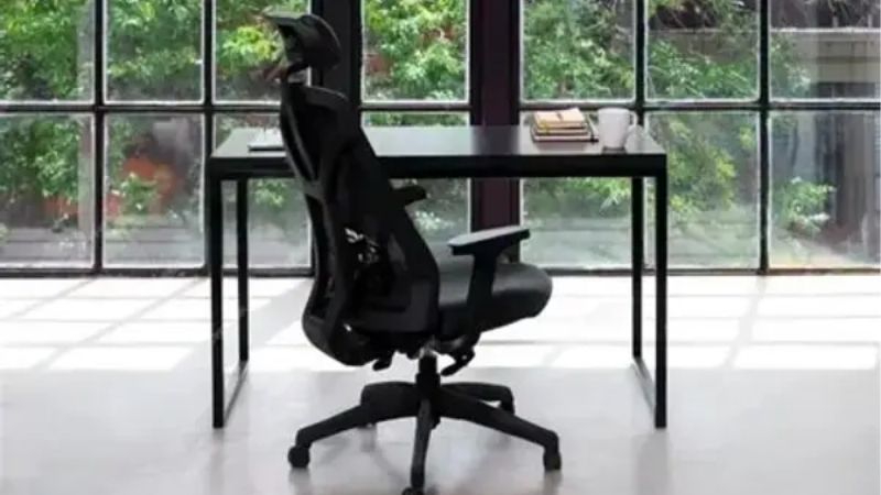 What a Taller Frame Actually Needs From a Task Chair